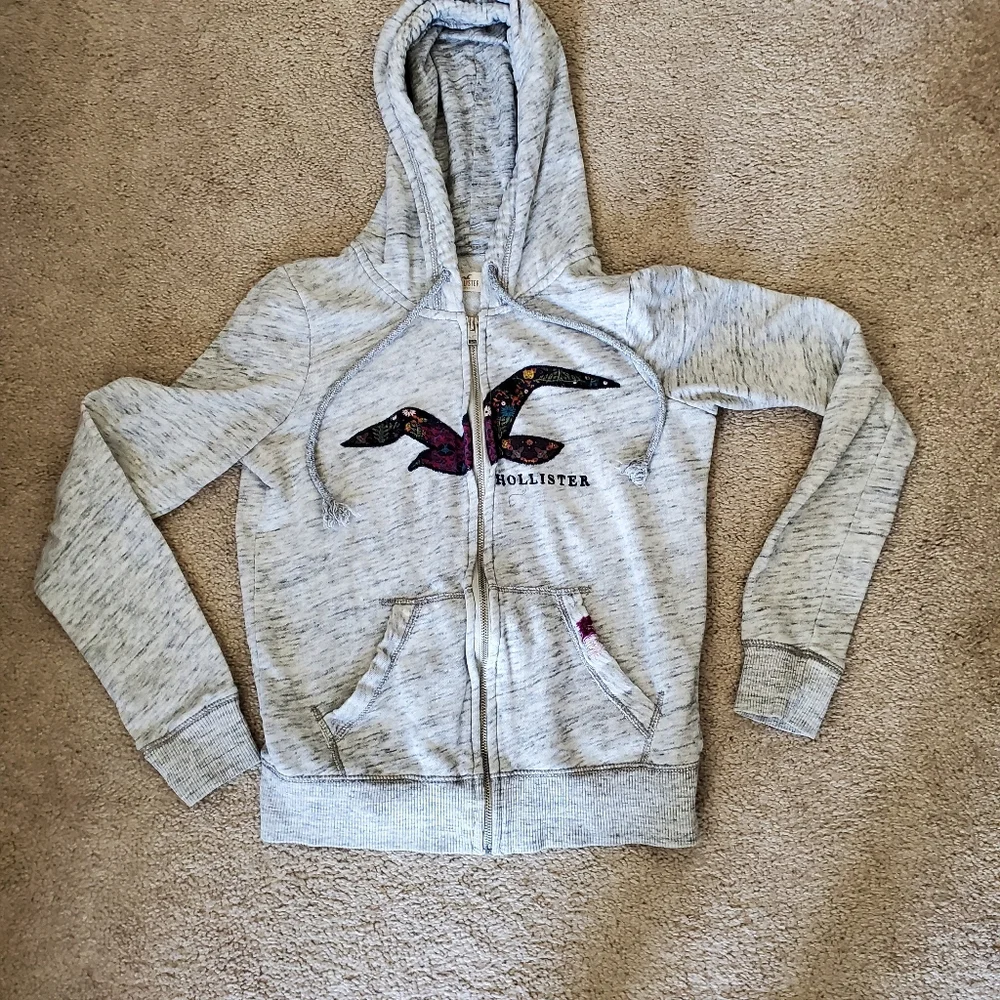 Hollister sweat shirt. - Picture 1 of 2